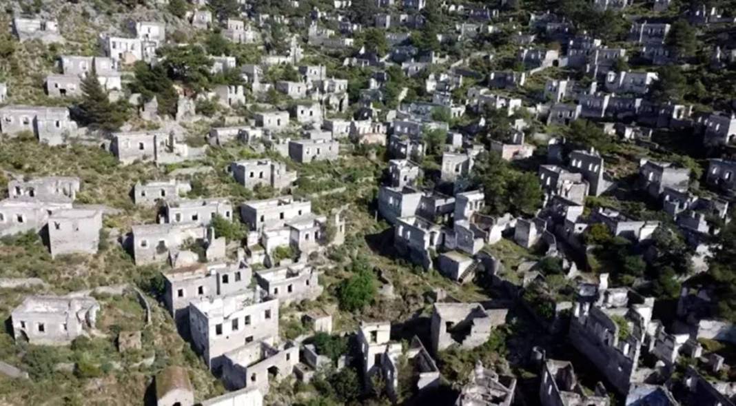 Türkiye'nin 'hayalet köyü' hem korkutuyor, hem büyülüyor! 67 yıldır öylece bomboş duruyor 8